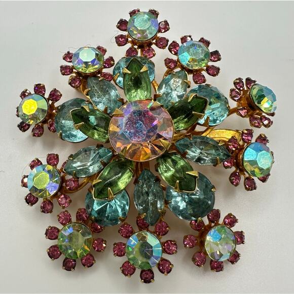 Vintage gold tone pastel pink green blue aurora borealis AB rhinestones brooch - Picture 4 of 8